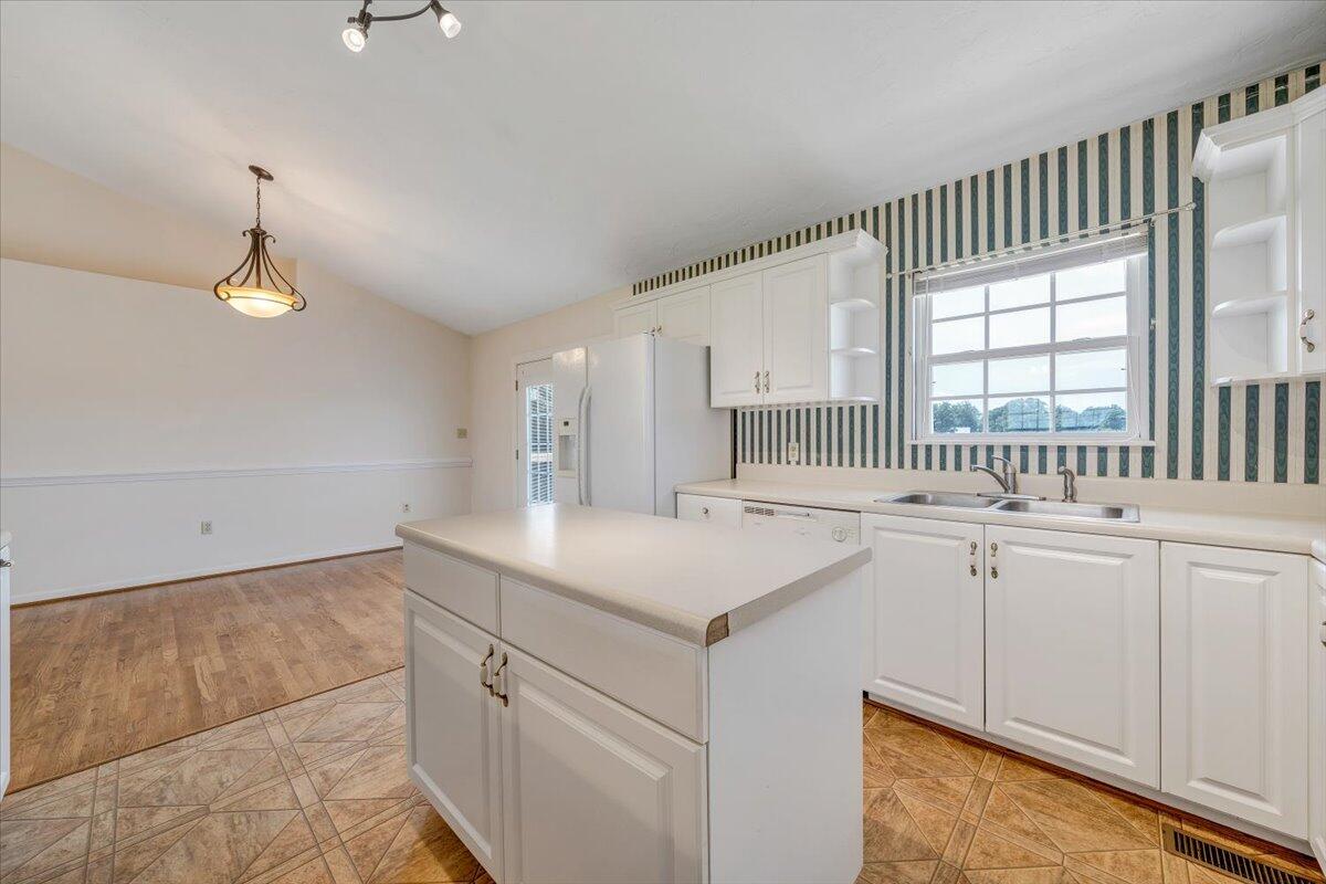 2265 Meadors Spur Road Moneta, VA 24121 - Photo 19 of 99 19-MIB05201