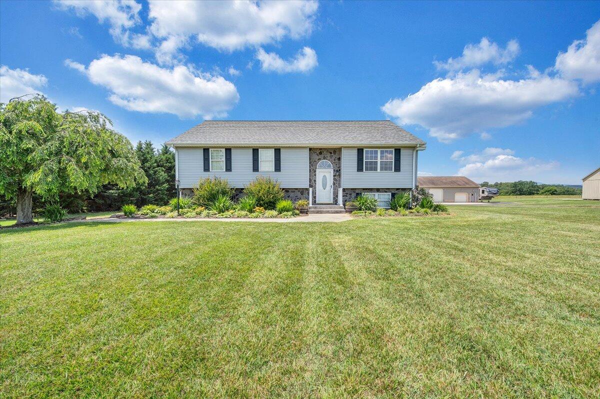 2265 Meadors Spur Road Moneta, VA 24121 - Photo 2 of 99 02-MIB05078