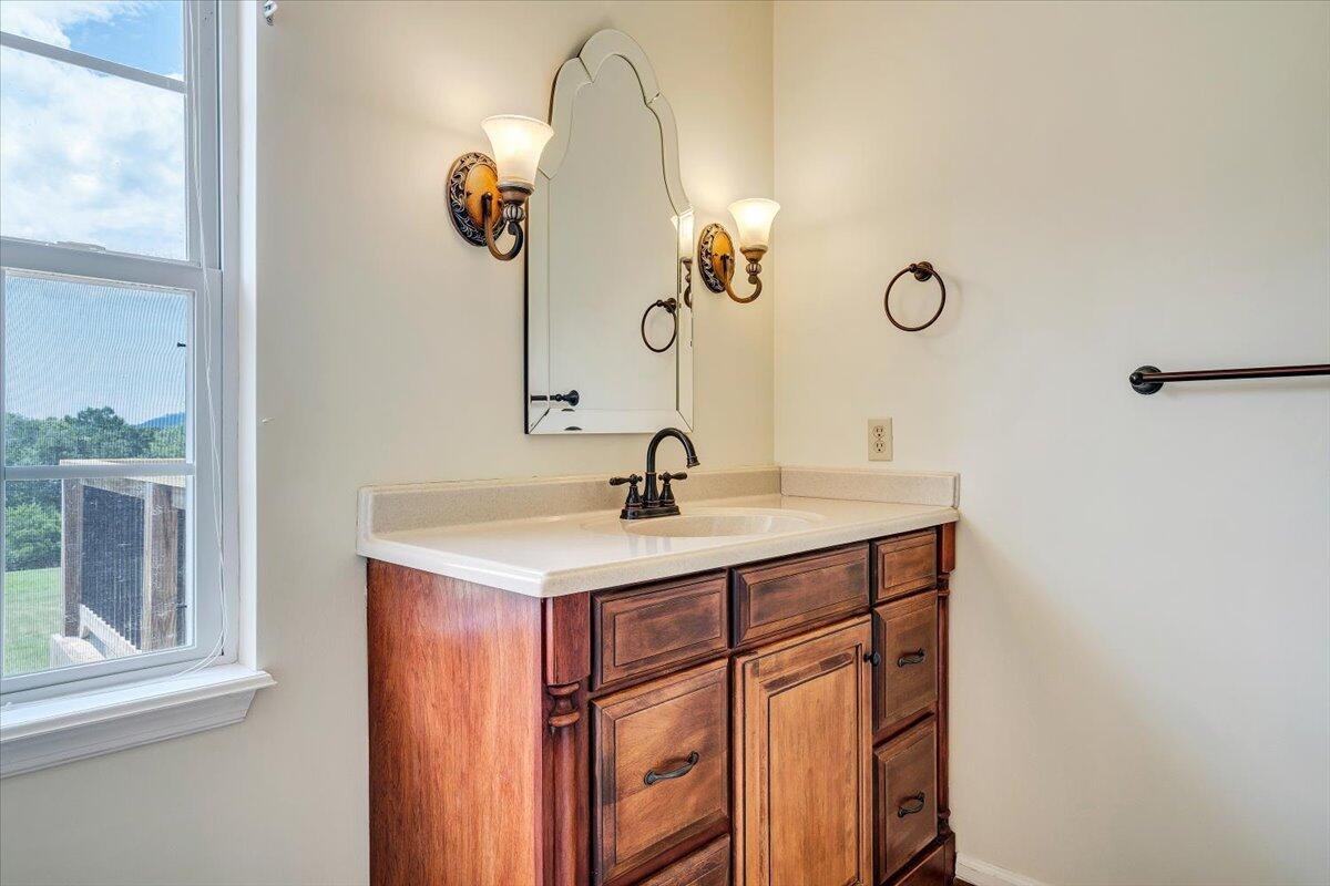 2265 Meadors Spur Road Moneta, VA 24121 - Photo 30 of 99 30-MIB05237