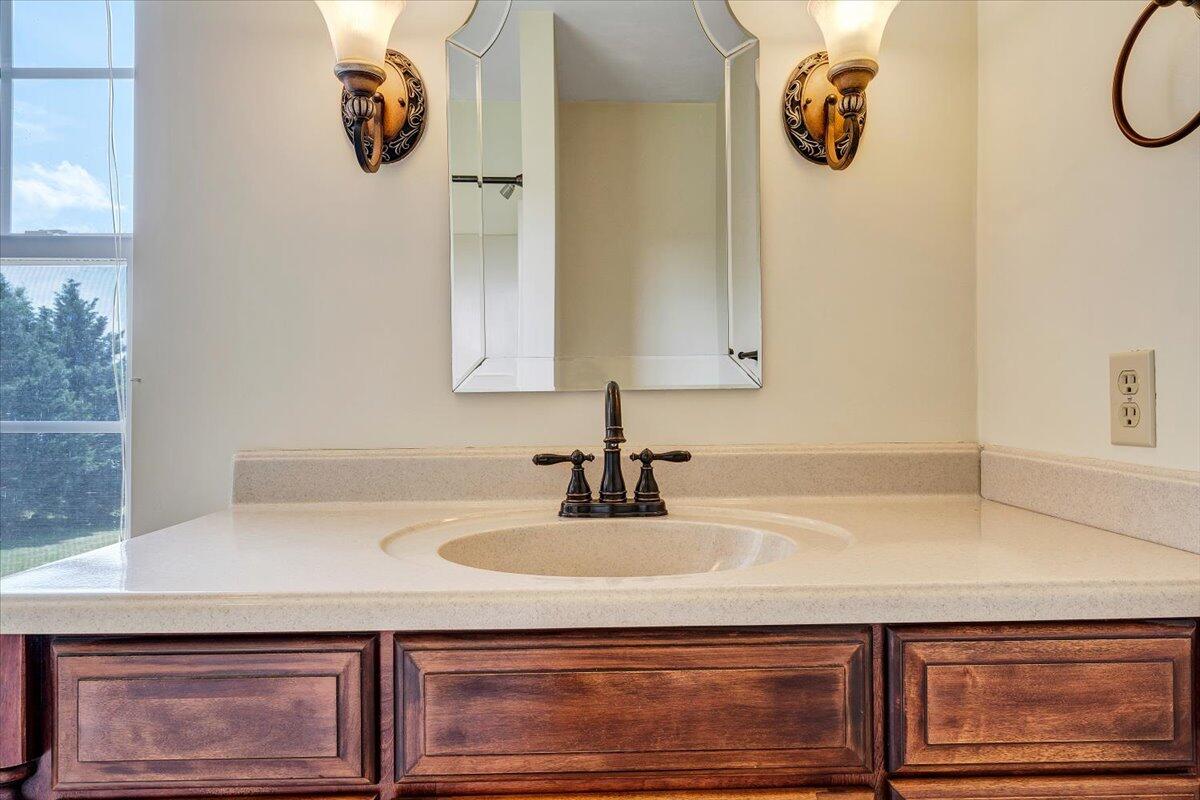 2265 Meadors Spur Road Moneta, VA 24121 - Photo 31 of 99 31-MIB05240