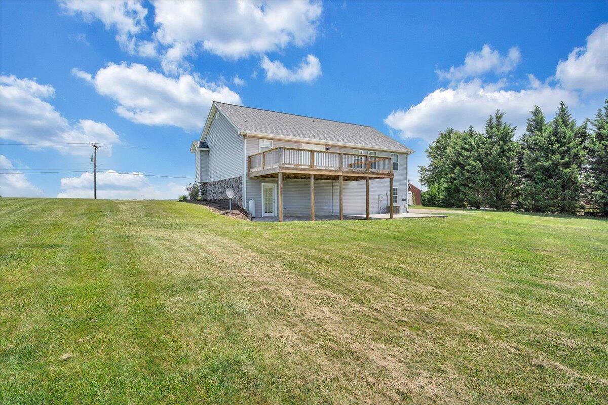 2265 Meadors Spur Road Moneta, VA 24121 - Photo 54 of 99 54-MIB05123