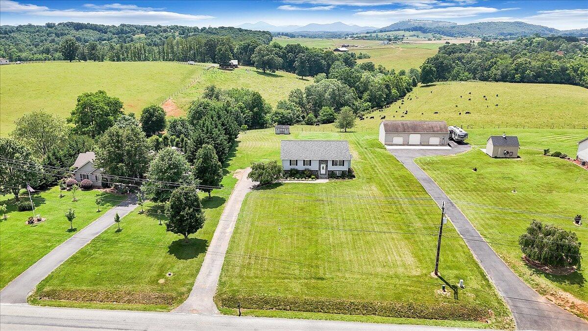 2265 Meadors Spur Road Moneta, VA 24121 - Photo 62 of 99 61-DJI_20250610143100_0001_D