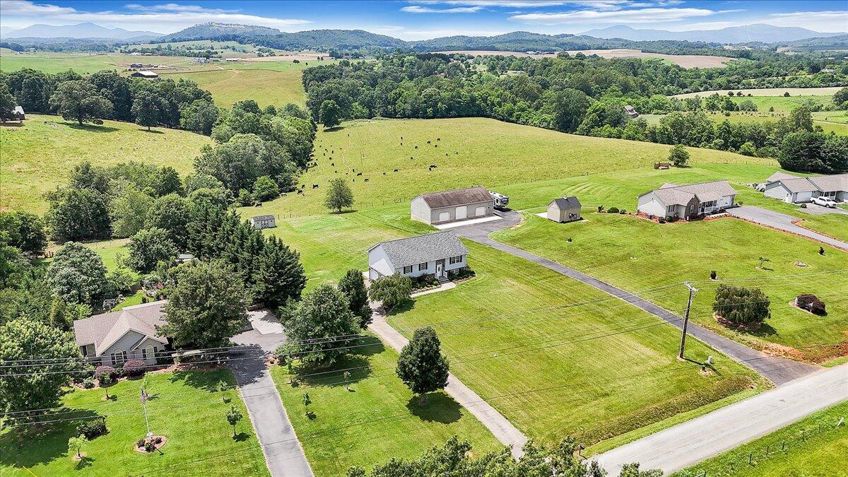 2265 Meadors Spur Road Moneta, VA 24121 - Photo 63 of 99 62-DJI_20250610143125_0002_D