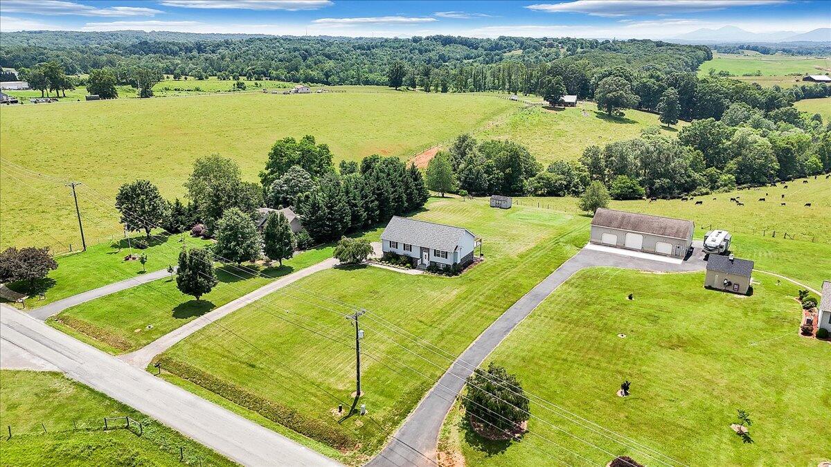 2265 Meadors Spur Road Moneta, VA 24121 - Photo 64 of 99 63-DJI_20250610143146_0003_D