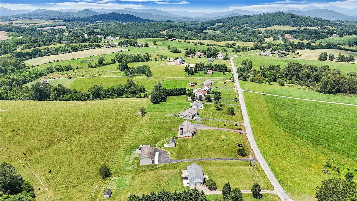 2265 Meadors Spur Road Moneta, VA 24121 - Photo 73 of 99 71-DJI_20250610143401_0011_D