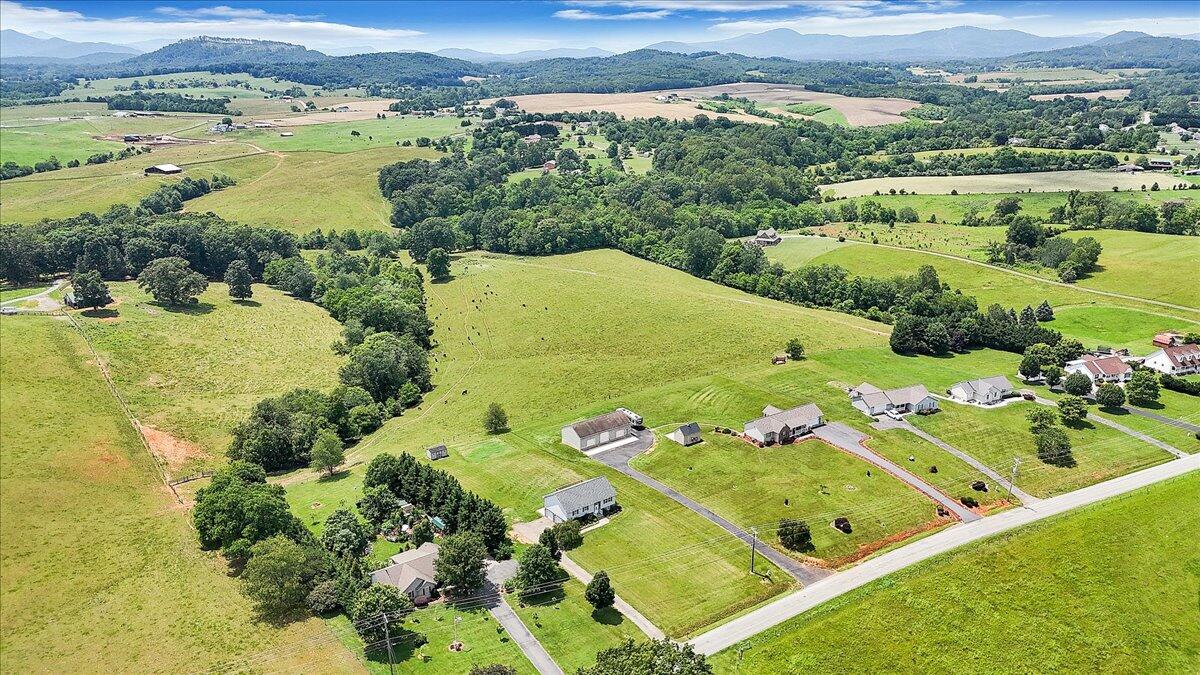2265 Meadors Spur Road Moneta, VA 24121 - Photo 74 of 99 72-DJI_20250610143429_0012_D