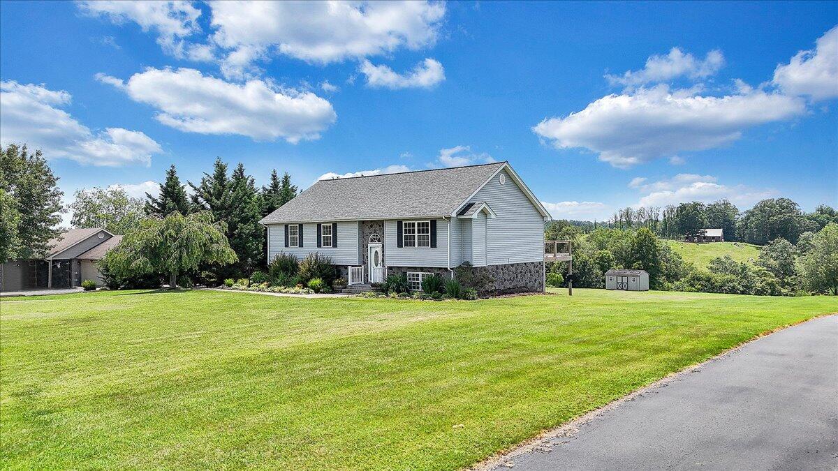 2265 Meadors Spur Road Moneta, VA 24121 - Photo 78 of 99 76-DJI_20250610143642_0016_D