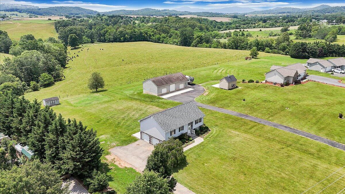 2265 Meadors Spur Road Moneta, VA 24121 - Photo 87 of 99 84-DJI_20250610143939_0024_D
