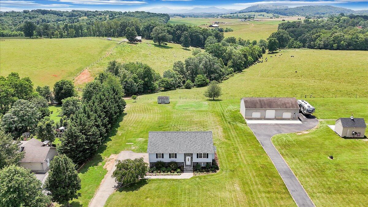 2265 Meadors Spur Road Moneta, VA 24121 - Photo 88 of 99 85-DJI_20250610144009_0025_D