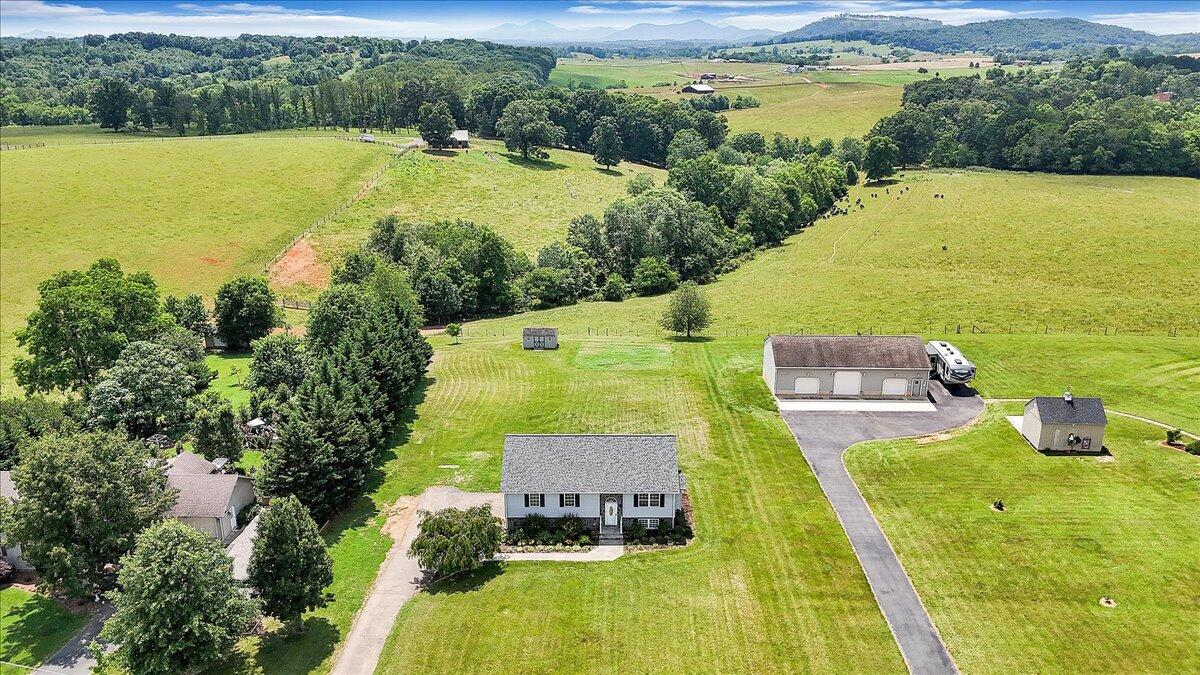 2265 Meadors Spur Road Moneta, VA 24121 - Photo 89 of 99 86-DJI_20250610144020_0026_D