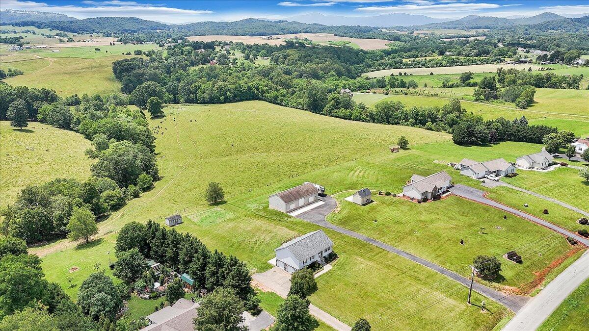 2265 Meadors Spur Road Moneta, VA 24121 - Photo 91 of 99 88-DJI_20250610144102_0028_D