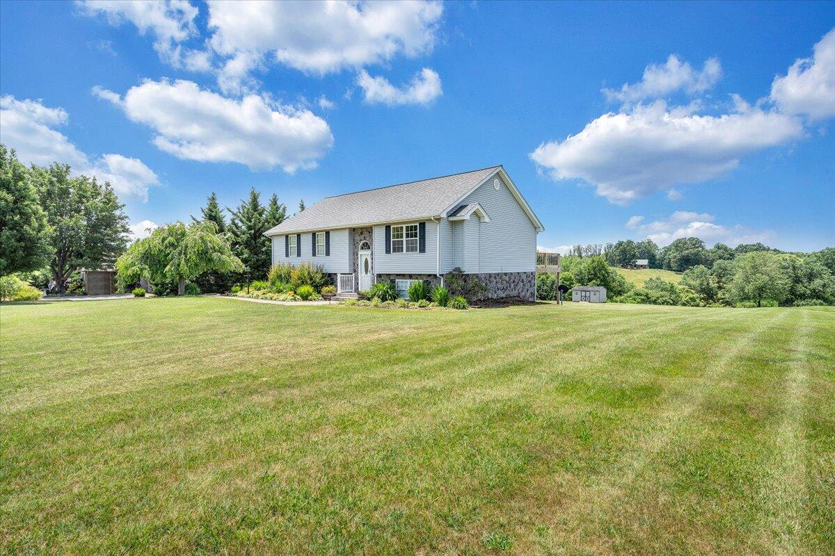 2265 Meadors Spur Road Moneta, VA 24121 - Photo 93 of 99 90-MIB05084