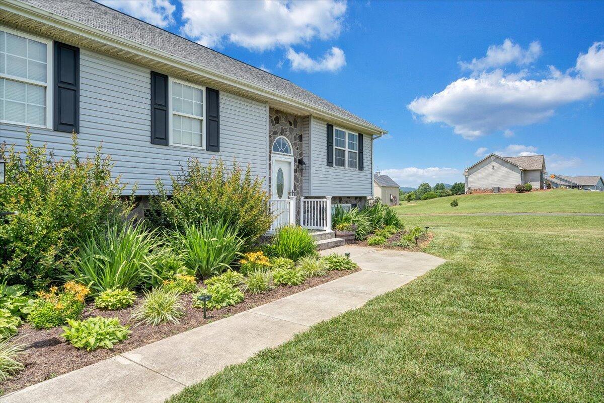 2265 Meadors Spur Road Moneta, VA 24121 - Photo 96 of 99 93-MIB05093