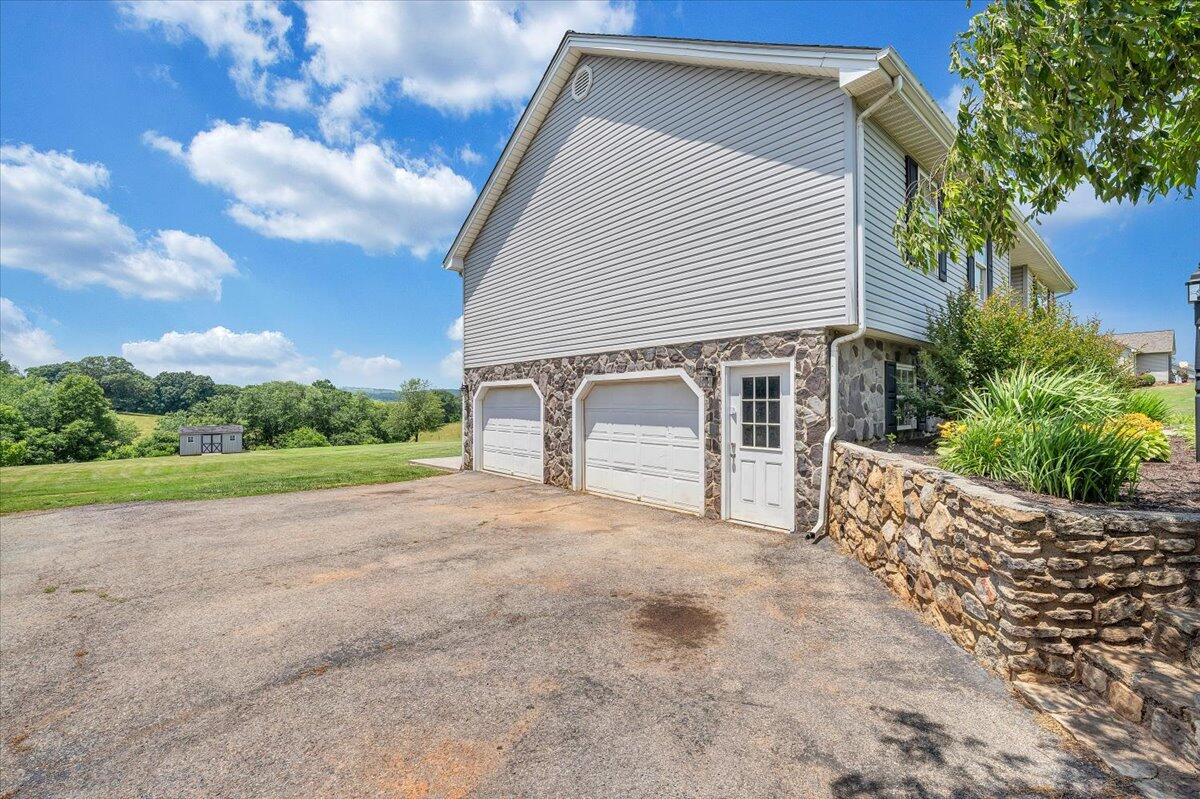 2265 Meadors Spur Road Moneta, VA 24121 - Photo 98 of 99 95-MIB05099