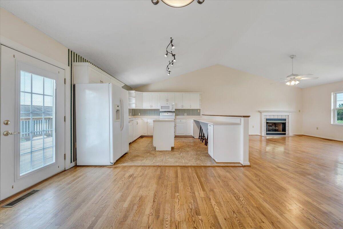 2265 Meadors Spur Road Moneta, VA 24121 - Photo 10 of 99 10-MIB05174