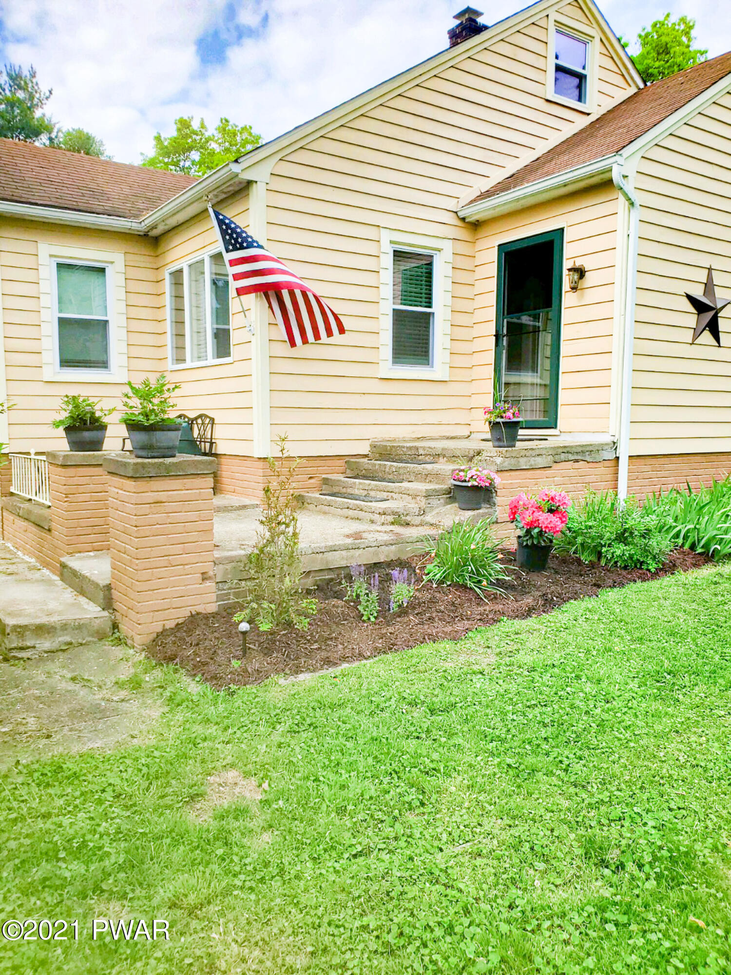 446 Rowland Road Greeley, PA 18425 - Photo 4 of 60 IMG_7807