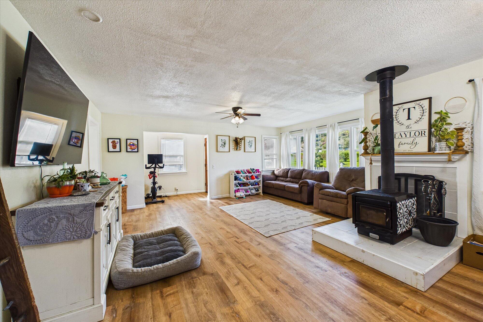 1010 Pine Street Rio Dell, CA 95562 - Photo 17 of 45