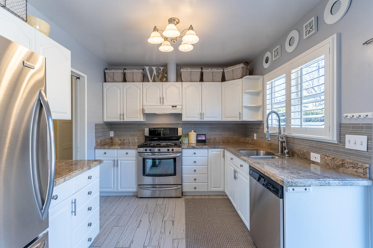 3054 Foothill Road Santa Barbara, CA 93105 - Photo 2 of 46 Kitchen - 3054 Foothill Rd