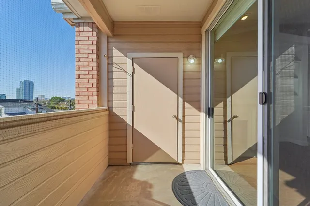 $305,000 | 2111 Welch Street, Unit A318, Houston, TX 77019