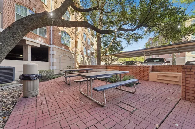 $305,000 | 2111 Welch Street, Unit A318, Houston, TX 77019