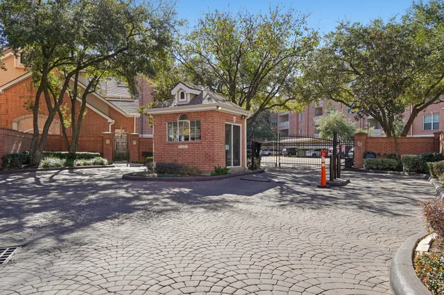 $305,000 | 2111 Welch Street, Unit A318, Houston, TX 77019