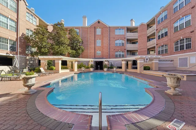 $305,000 | 2111 Welch Street, Unit A318, Houston, TX 77019