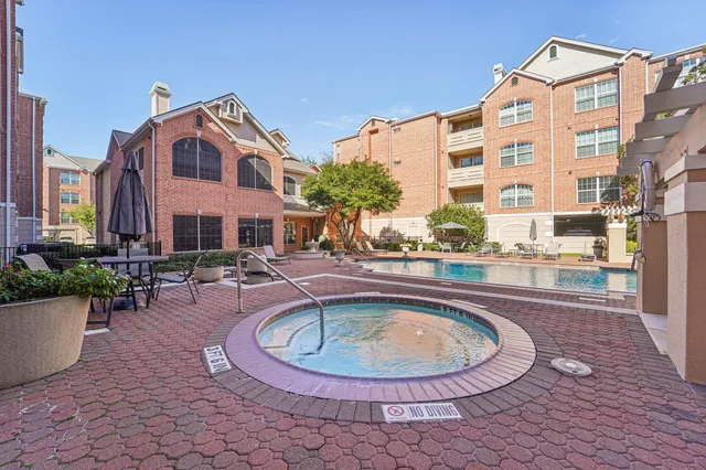 $305,000 | 2111 Welch Street, Unit A318, Houston, TX 77019