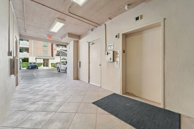 $305,000 | 2111 Welch Street, Unit A318, Houston, TX 77019