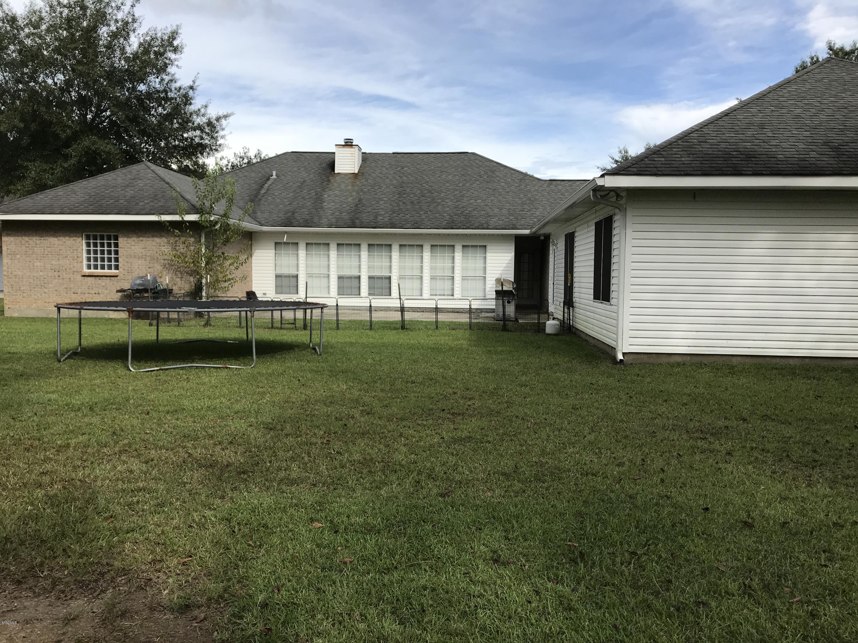 6007 The Wds Road Picayune, MS 39466 - Photo 3 of 24 IMG_1160