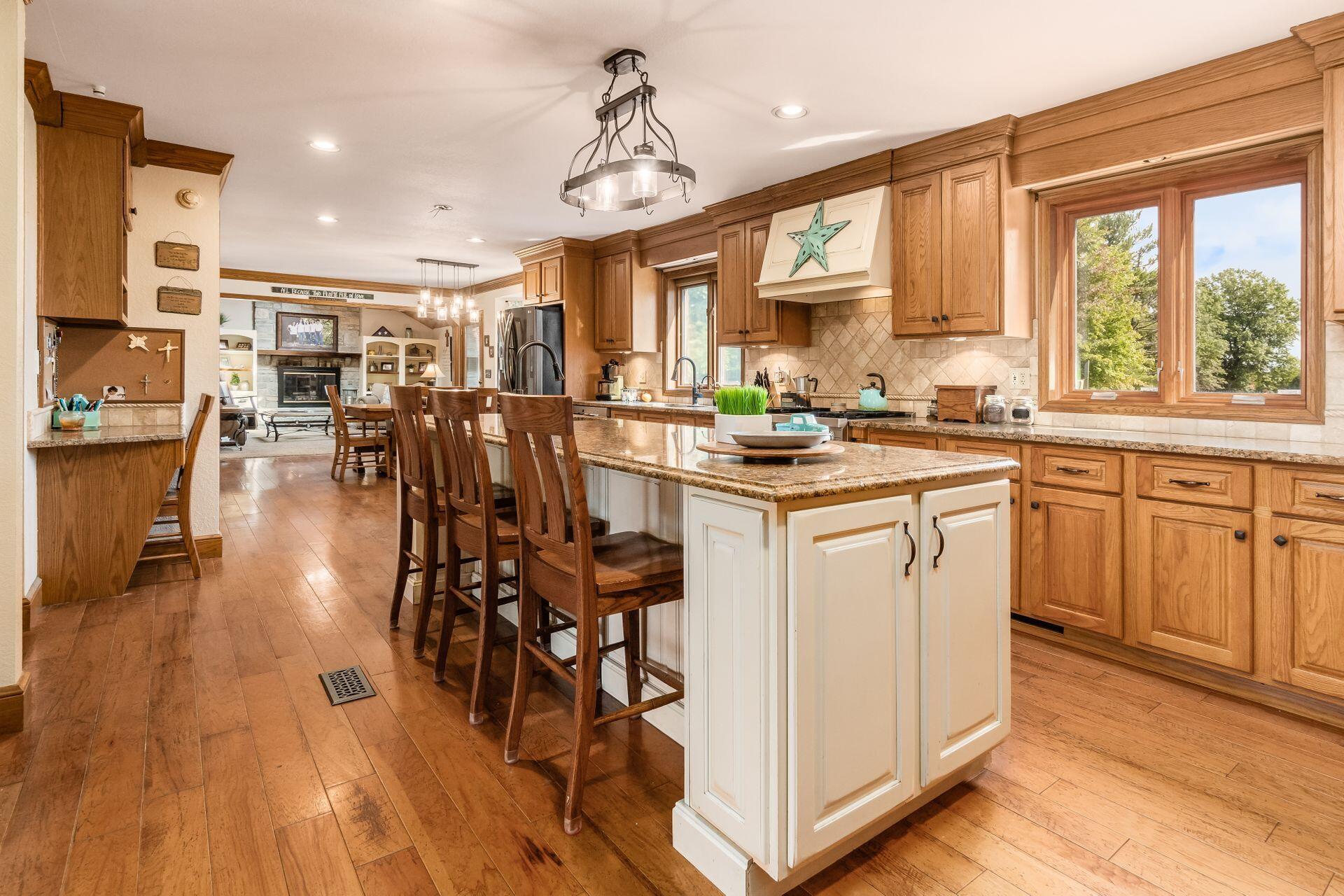 10761 Tollgate Road Southwest Etna, OH 43062 - Photo 27 of 90 9.5' Breakfast Bar Island