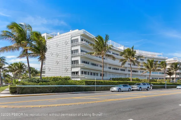 $8,590,000 | 300 South Ocean Boulevard, Unit 2D, Palm Beach, FL 33480