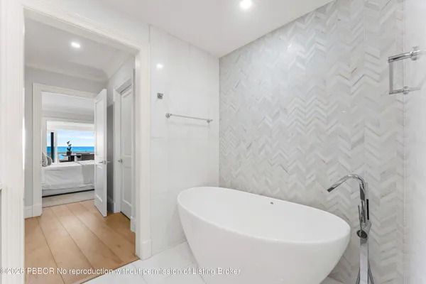 $8,590,000 | 300 South Ocean Boulevard, Unit 2D, Palm Beach, FL 33480
