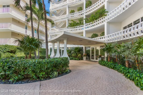 $8,590,000 | 300 South Ocean Boulevard, Unit 2D, Palm Beach, FL 33480