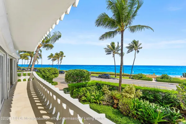 $8,590,000 | 300 South Ocean Boulevard, Unit 2D, Palm Beach, FL 33480