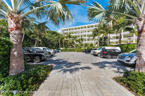 $8,590,000 | 300 South Ocean Boulevard, Unit 2D, Palm Beach, FL 33480