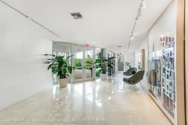 $8,590,000 | 300 South Ocean Boulevard, Unit 2D, Palm Beach, FL 33480