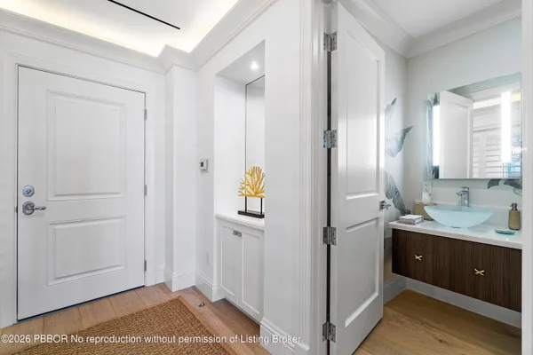 $8,590,000 | 300 South Ocean Boulevard, Unit 2D, Palm Beach, FL 33480