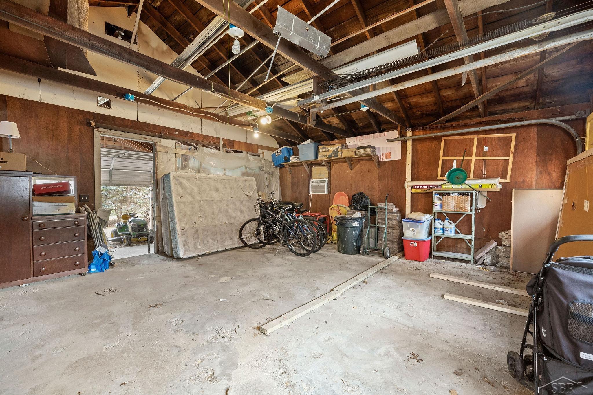 305 Adams Road Saginaw, MI 48609 - Photo 39 of 47 Garage