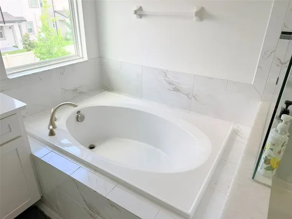 $3,800 | 11131 Sundrift Drive, Tampa, FL 33647