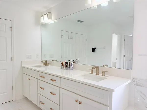 $3,800 | 11131 Sundrift Drive, Tampa, FL 33647