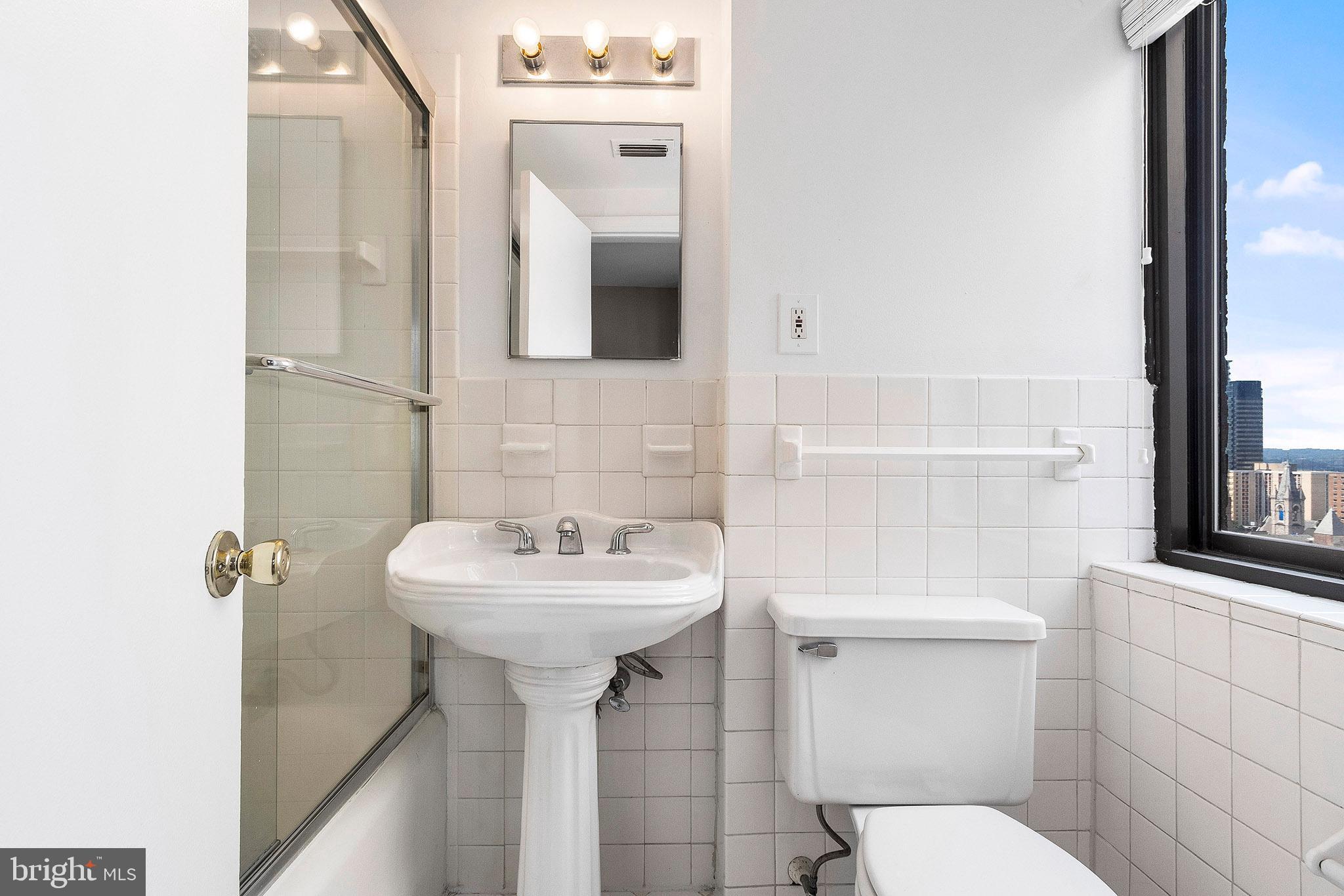 222 West Rittenhouse Square, Unit 704 Philadelphia, PA 19103 - Photo 11 of 30