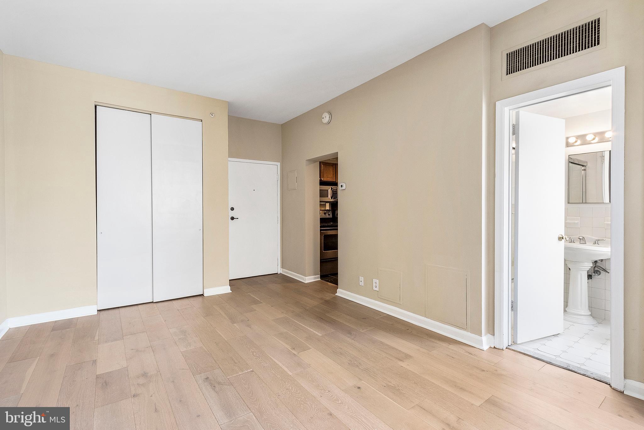 222 West Rittenhouse Square, Unit 704 Philadelphia, PA 19103 - Photo 4 of 30