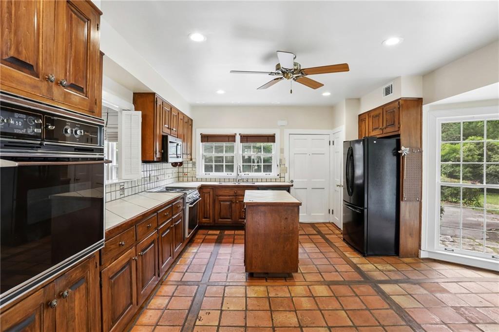 3648 Kingsboro Road Northeast Atlanta, GA 30319 - Photo 13 of 16 Gallery Image 13