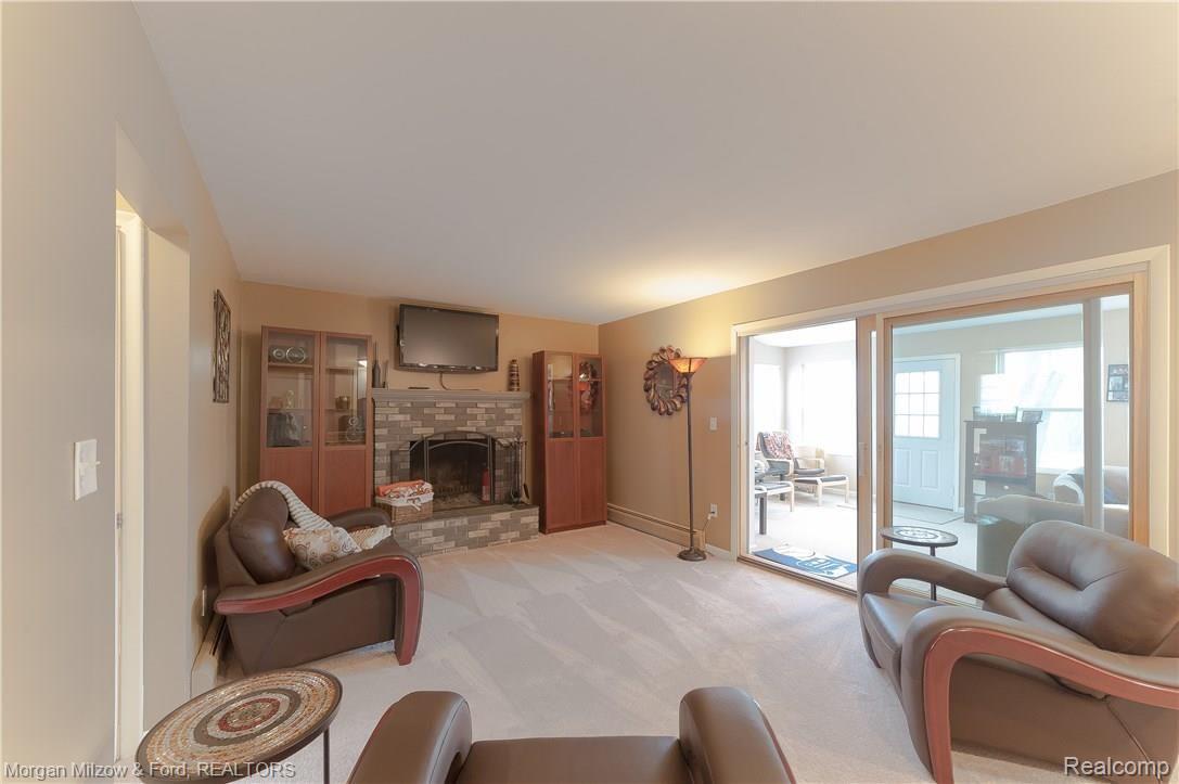 6490 Waldon Road Clarkston, MI 48346 - Photo 24 of 37 Family room view 2