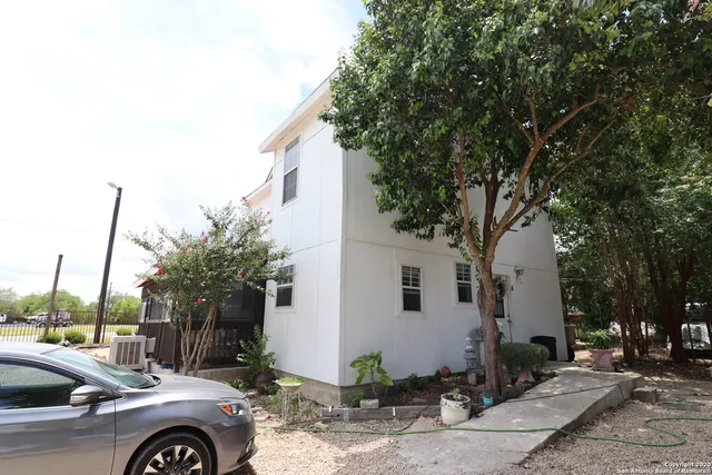 a view of a house with a backyard