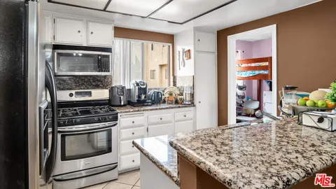 $489,900 | 13567 Valerio Street, Unit C, Van Nuys, CA 91405