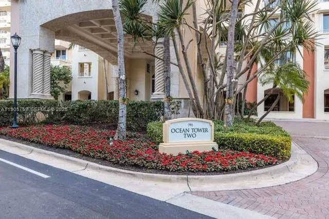 a view of a house with a street view