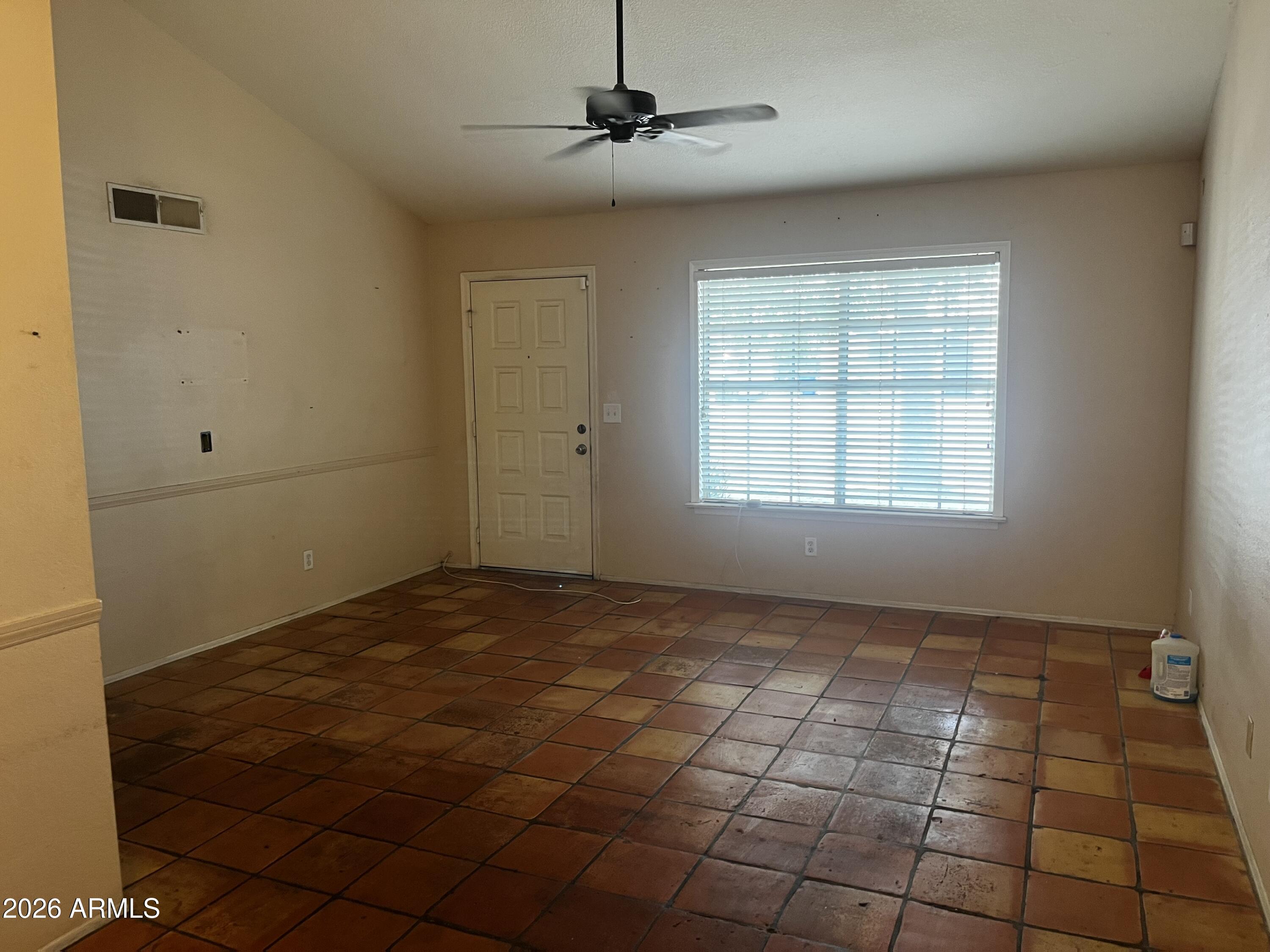 5922 West Hearn Road Glendale, AZ 85306 - Photo 10 of 45 livingroom