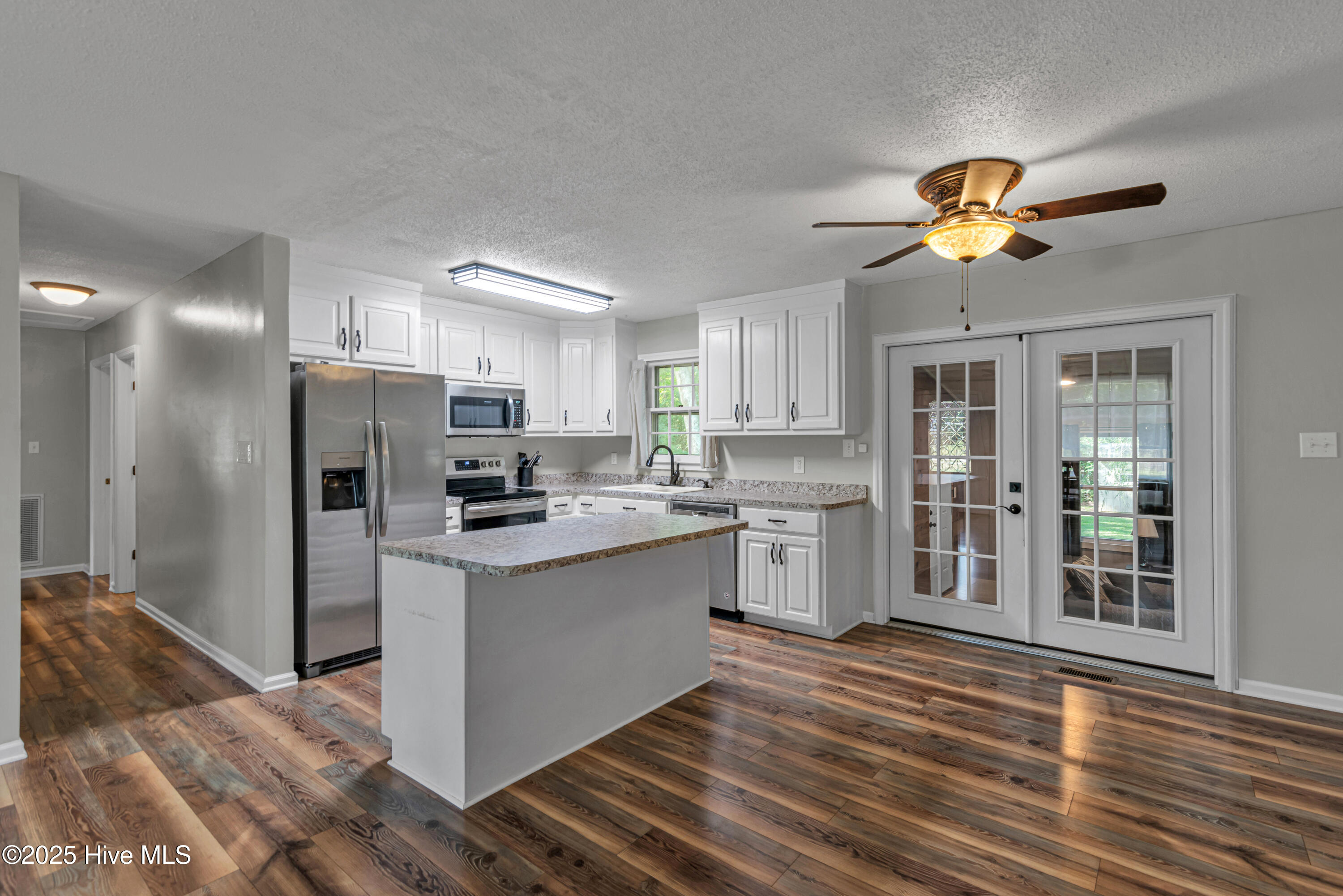 1556 Blue Creek Road Jacksonville, NC 28540 - Photo 6 of 33 DSC_2994