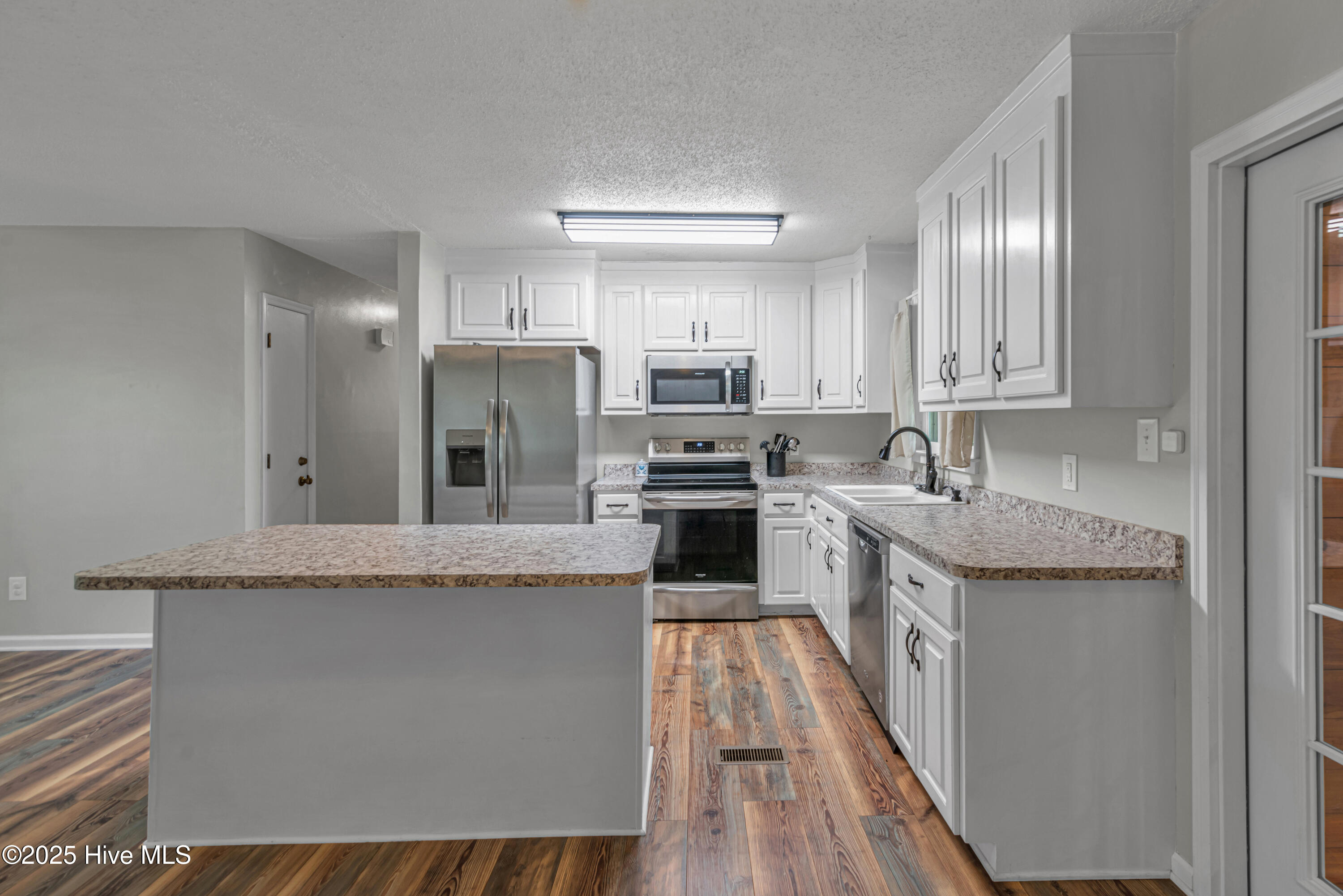 1556 Blue Creek Road Jacksonville, NC 28540 - Photo 7 of 33 DSC_3006